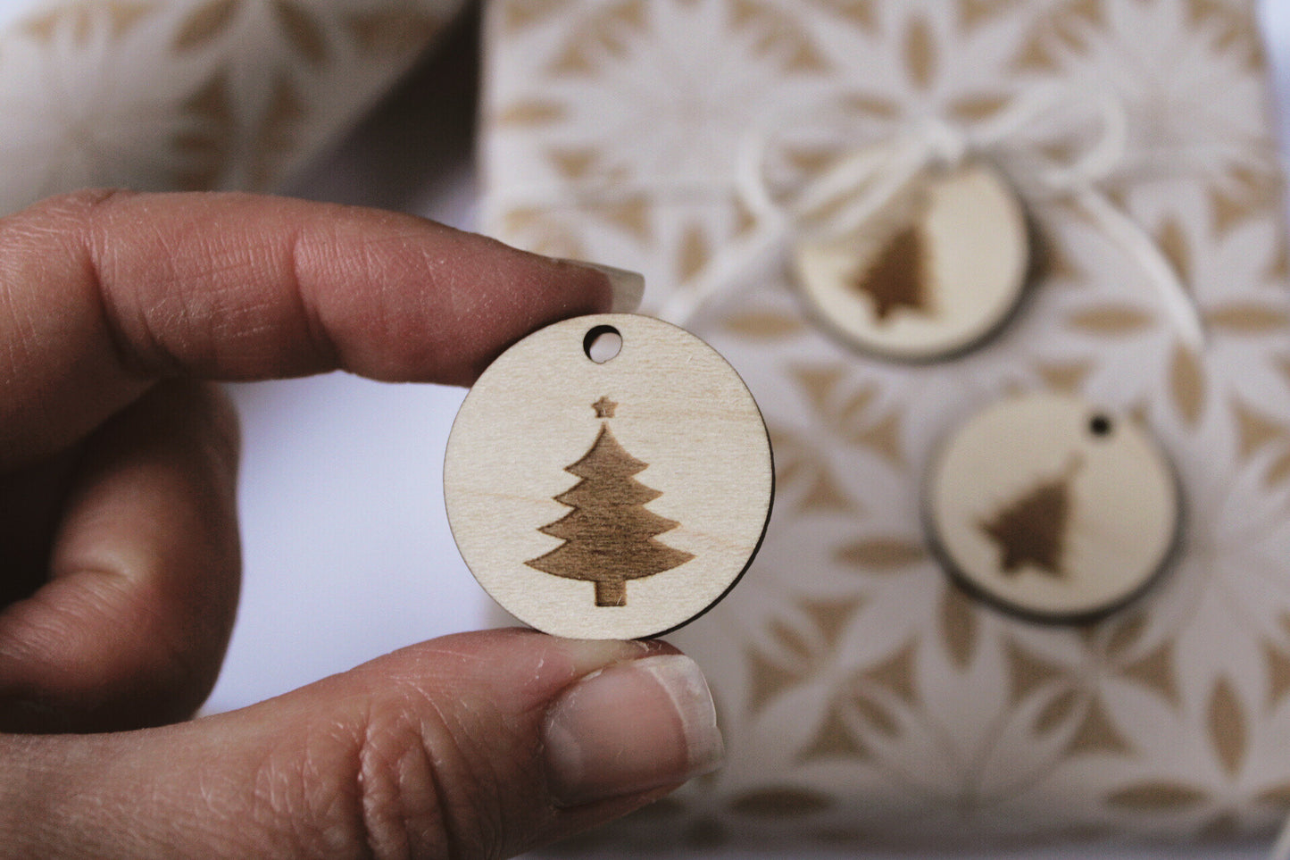 20 Wood Christmas tree gift tags in maple