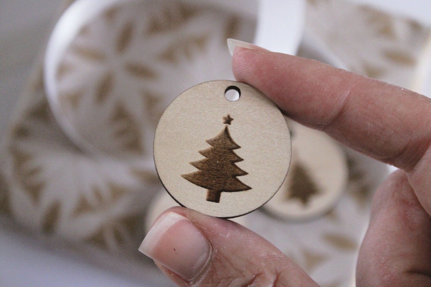 20 Wood Christmas tree gift tags in maple