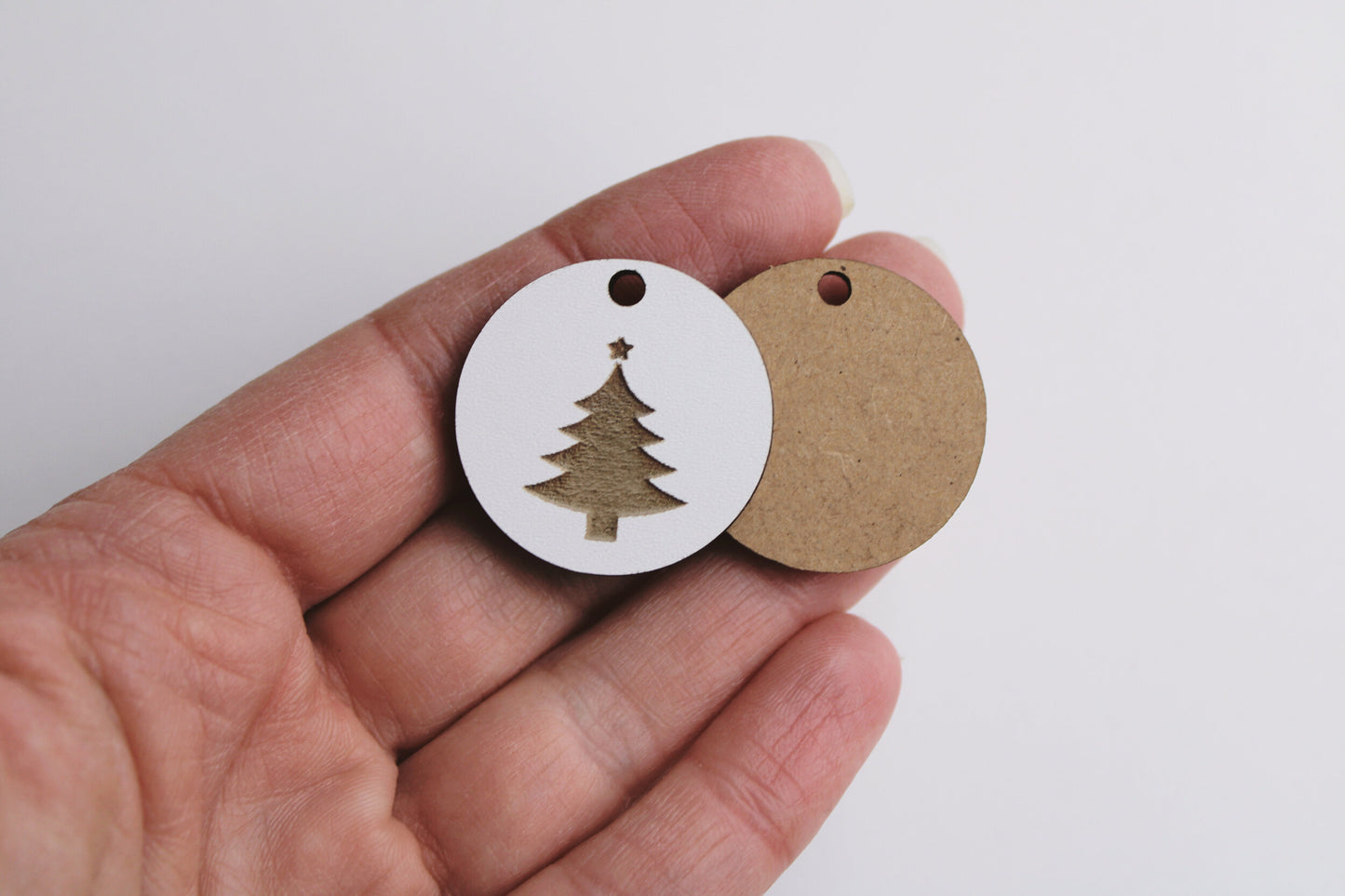 20 Christmas tree gift tags in white