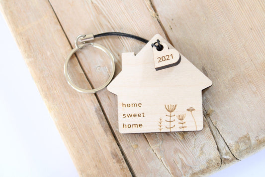 New home keyring with personalised heart tag