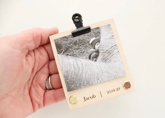 Freestanding wood picture frame for 6cm square pictures