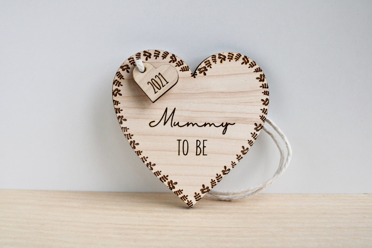 Mummy to be gift with leaf design