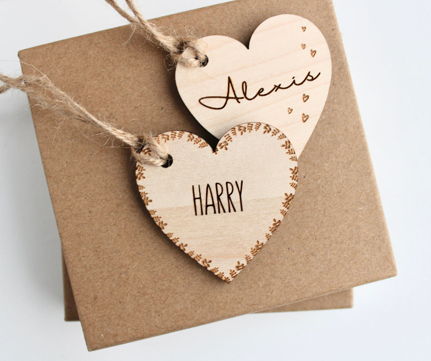 Wedding favour or place setting tags